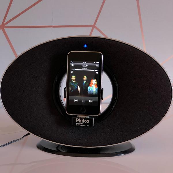 ipod touch + dock station