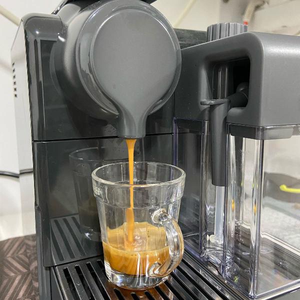 máquina nespresso lattissima touch modelo novo 110v preta