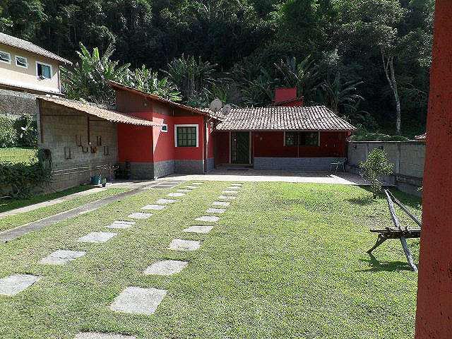 Casa com 3 suítes em Albuquerque - Teresópolis - R.J:.