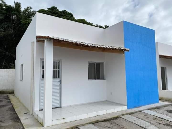 Casa para venda possui 30 metros quadrados com 3 quartos em