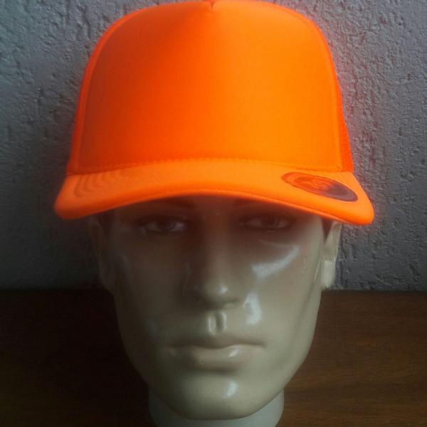 boné snapback trucker laranja neon