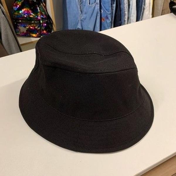 bucket hat preto