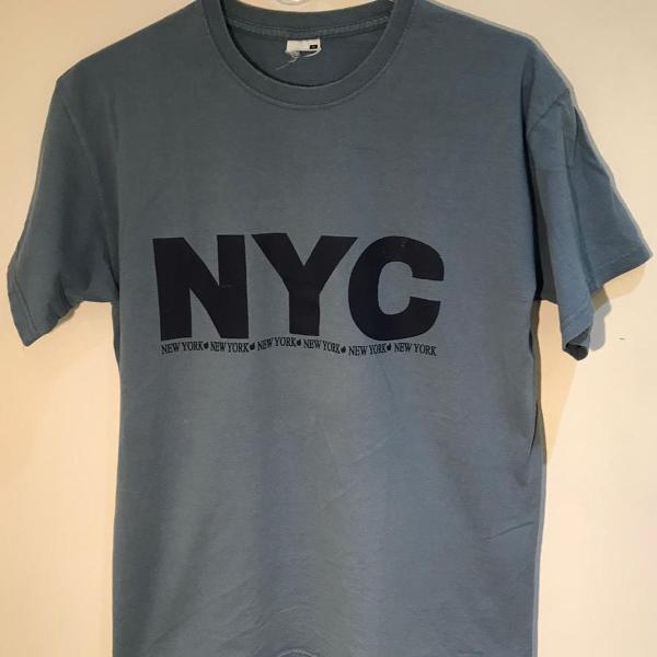 camisa camiseta estampada azul new york city