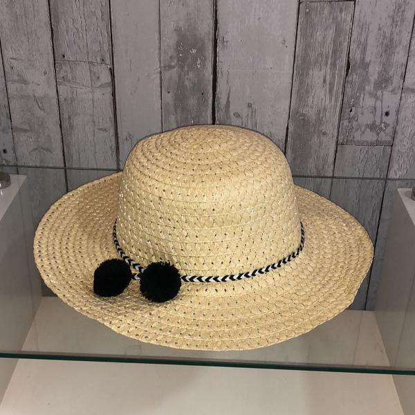 chapeu de palha com detalhes preto
