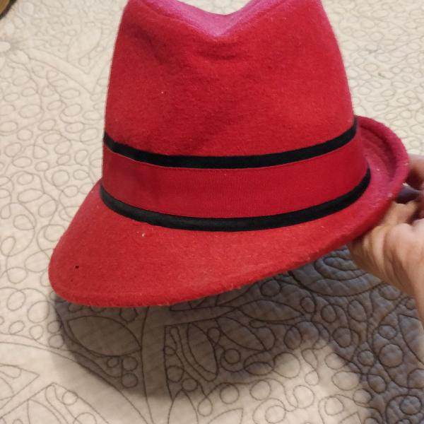 chapéu vermelho