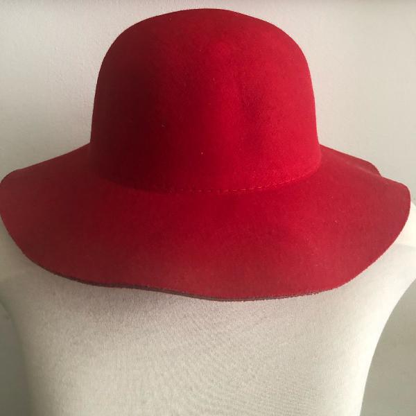 chapéu vermelho em feltro