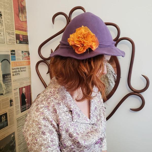 chapéu vintage lilás