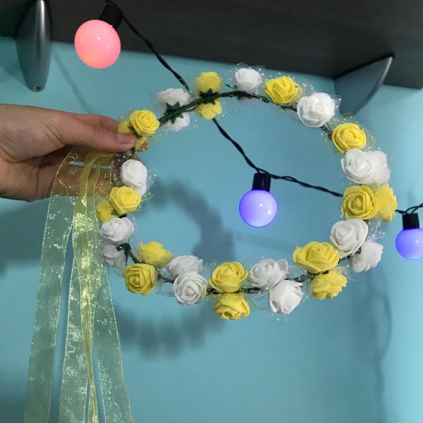 coroa de flores com laço