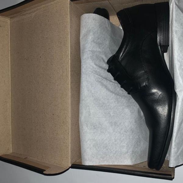 sapato couro clássico preto fosco com fechamento cadarço