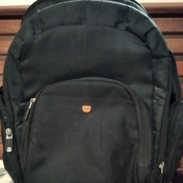 Mochila para Notebook com bolsos e reforçada