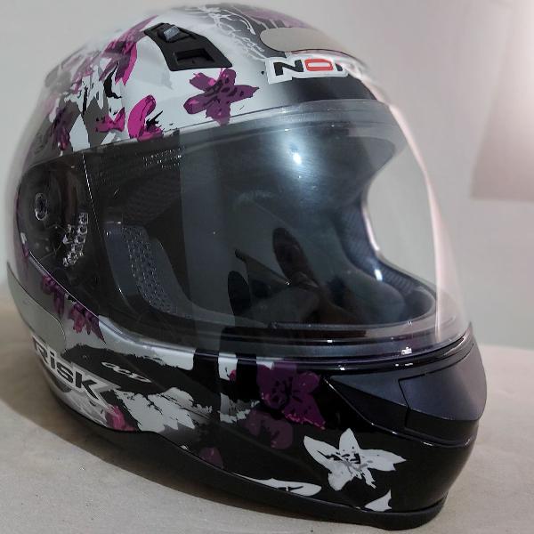 capacete motociclista feminino