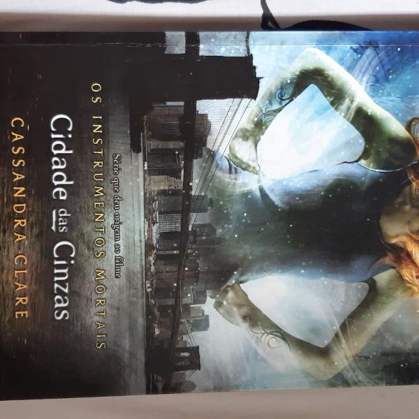 livro cidade das cinzas.