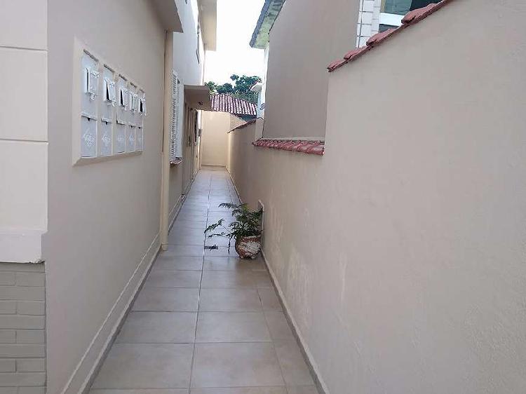 Apartamento tipo Casa Sobreposta,com escada,2