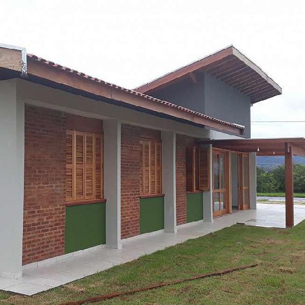 Casa para venda tem 150 metros quadrados com 3 quartos em