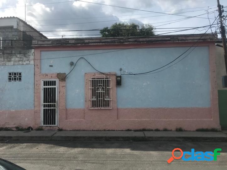 228 M2. Casa comercial en venta en la candelaria
