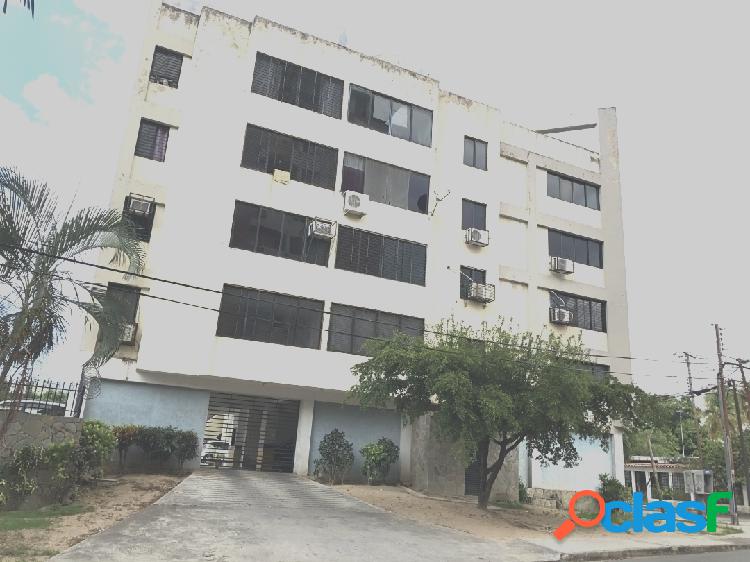 72m2, Venta de Apartamento en Agua Blanca, Valencia, Estado