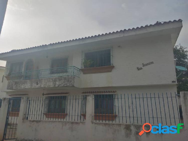APARTO/QUINTA. UBICADO EN EL TRIGAL SUR CALLE CERRADA