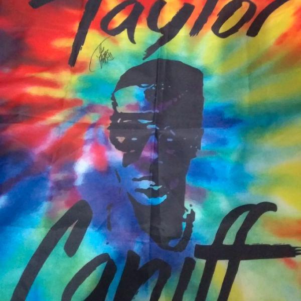 Bandeira Tie dye Taylor Caniff AUTOGRAFADA
