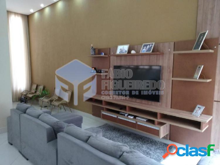 Casa com 3 dorms (uma suíte) - Res. Campo Novo