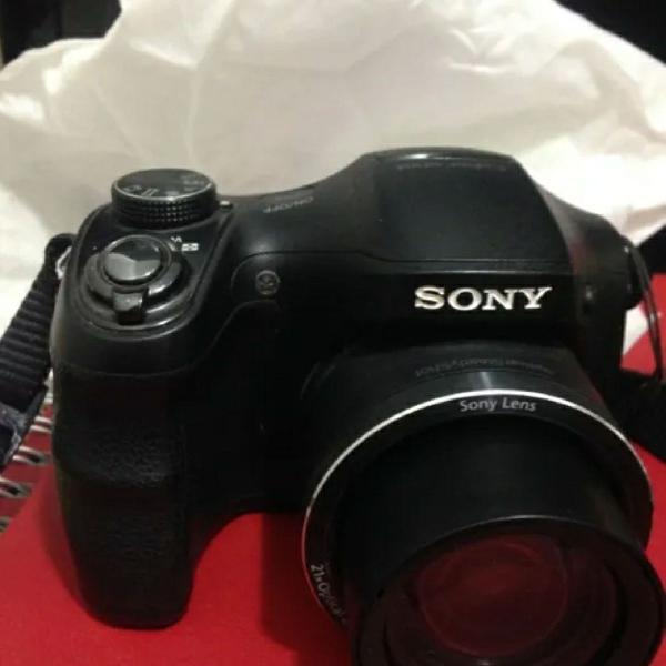 Câmera Sony e Carregador Philips