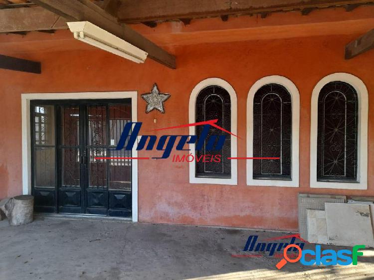 Linda Casa à Venda no Parque Meia Lua em Jacareí
