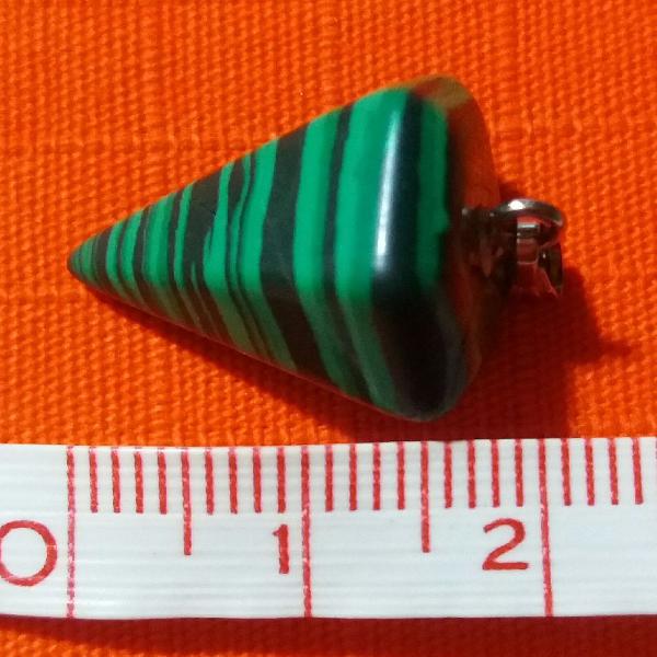 Pingente pedra malaquita verde linda cone