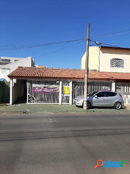 Vende-se - Casa 2 Quartos - c/ casa de fundo - Guará