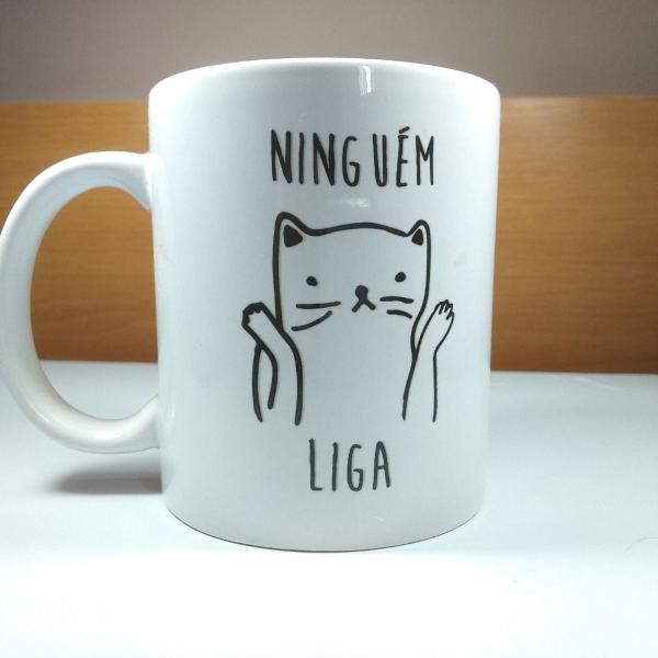 caneca ninguém liga gato porcelana