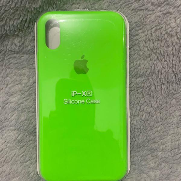 case de silicone aveludada por dentro na cor verde limão