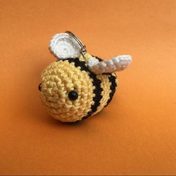 chaveiro abelhinha fofa amigurumi crochet