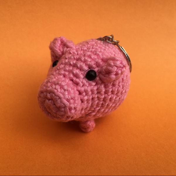 chaveiro de porquinho fofo amigurumi crochet