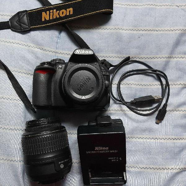 câmera Nikon D3100 com Lente 18-55.