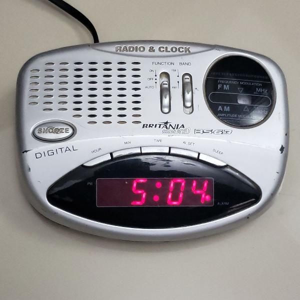 radio relógio 110 ou 220v alarme. toca am e fm