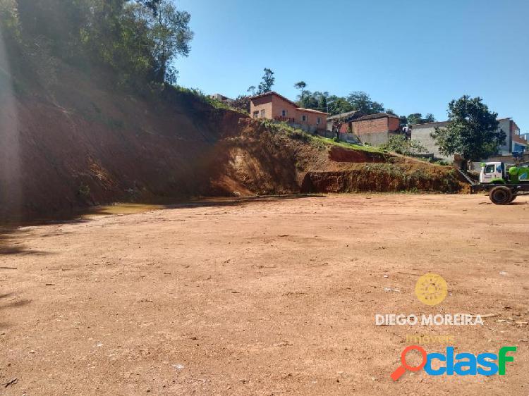 Área industrial à venda em Terra Preta com 2.700 m²