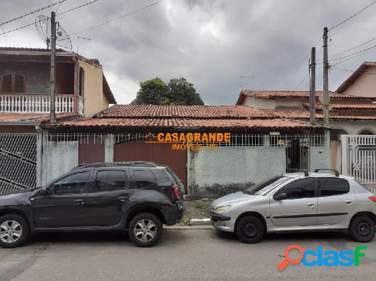 Casa de Terreno inteiro a venda no Bosque dos Eucaliptos!!!