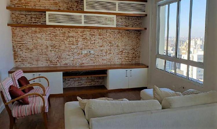 Apartamento mobiliado em andar alto 1 suíte próx. metrô