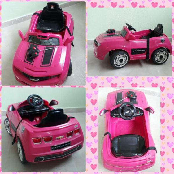 Carro elétrico (camaro rosa)