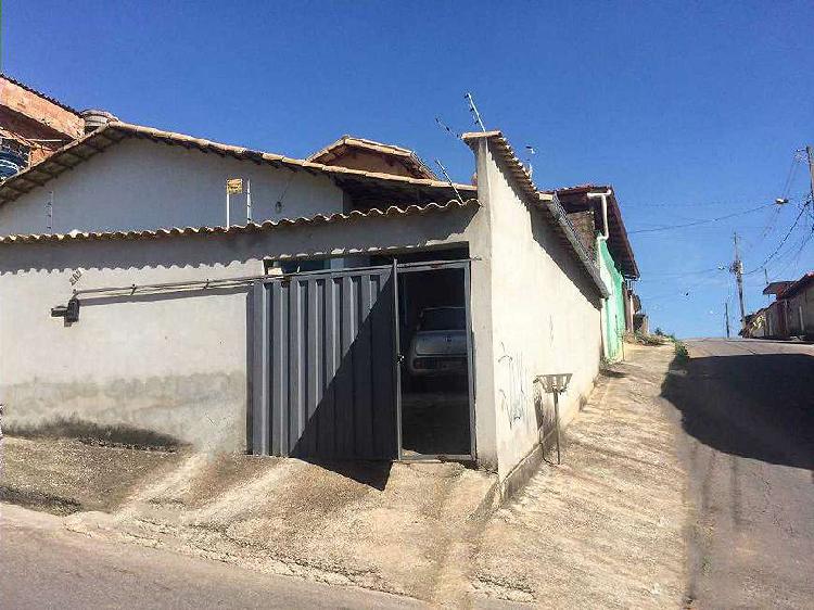 Casa 3 quartos e 3 vagas muito conservada (aceito imóvel de