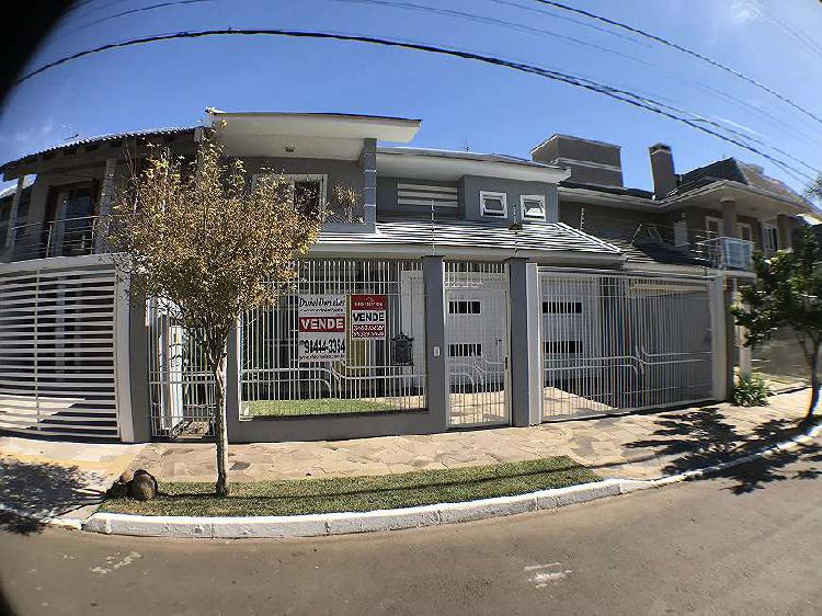 Casa para venda com 220 metros quadrados com 3 quartos em