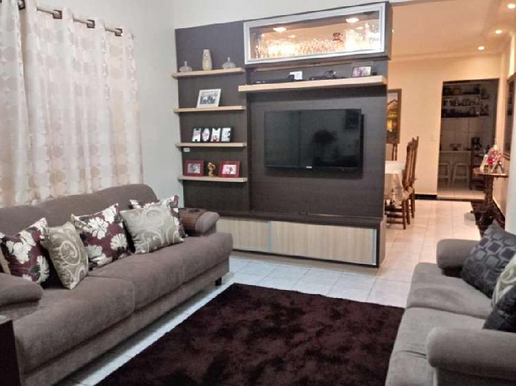 Casa para venda possui 167 metros com 3 quartos em Planalto