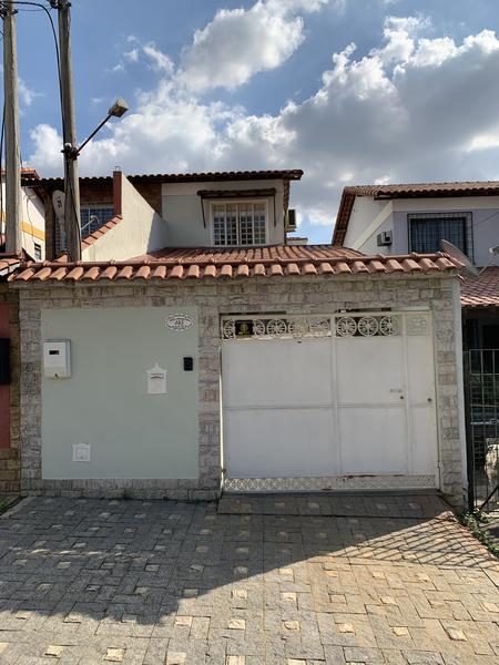 Casa para venda possui 82 metros quadrados com 2 quartos