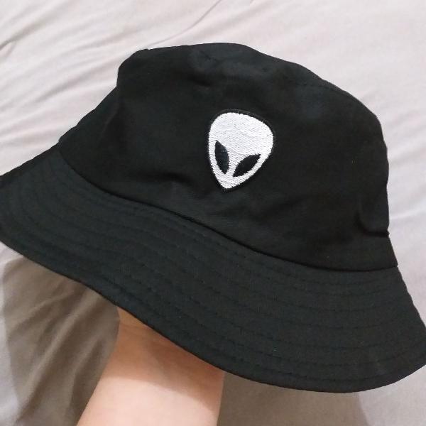 Chapéu bucket et alien