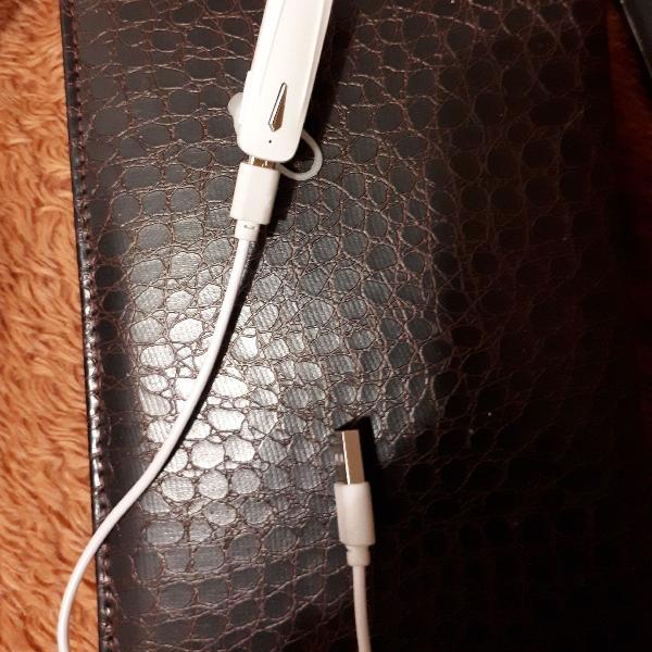 Fones de ouvido com carregador