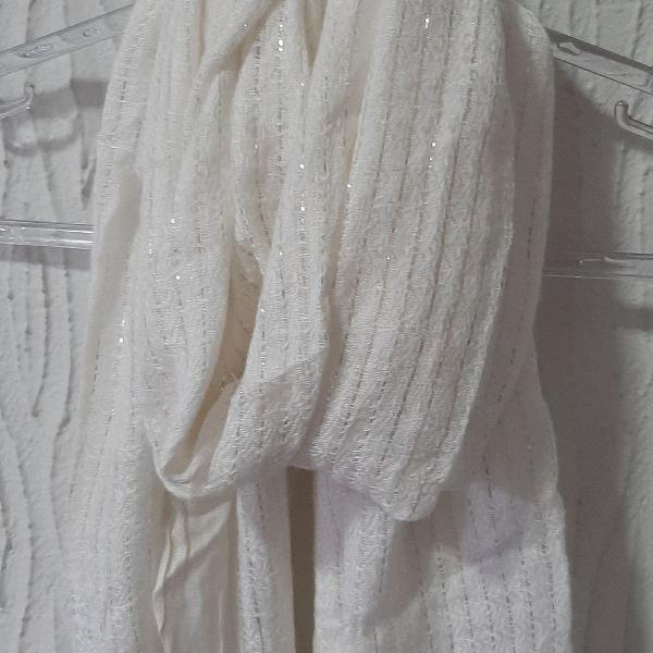 Lenço com detalhes de fio prata