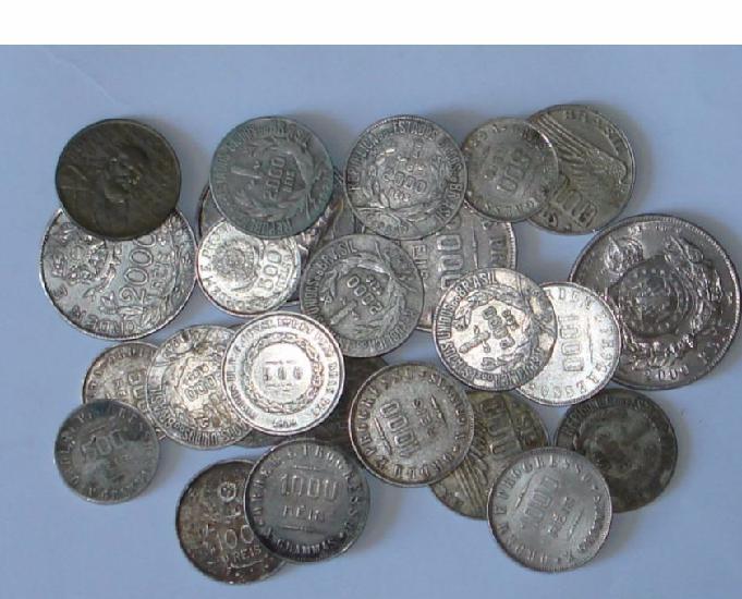 Vende-se 1 quilo de moedas de prata pura desde 1698 R$1300.