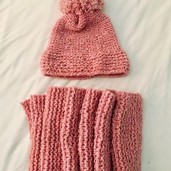 cachecol e touca rosa bebê de tricot fofo