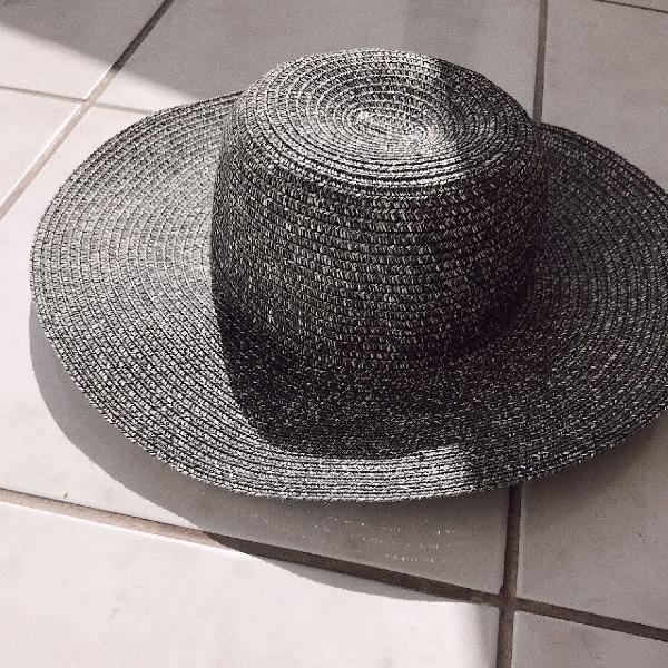 chapéu cinza