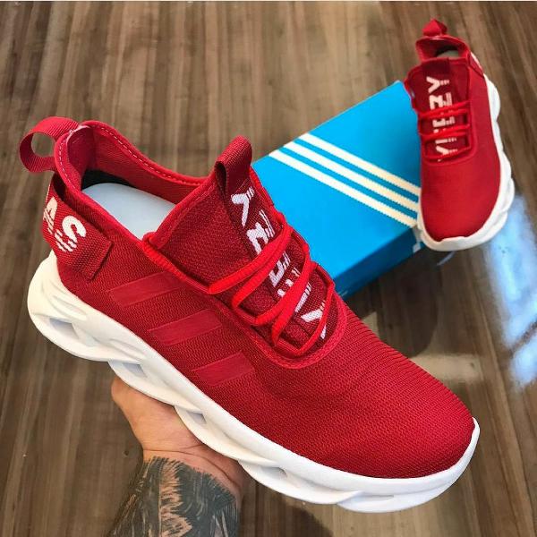 tênis masculino Adidas Yeezy Vermelho e branco