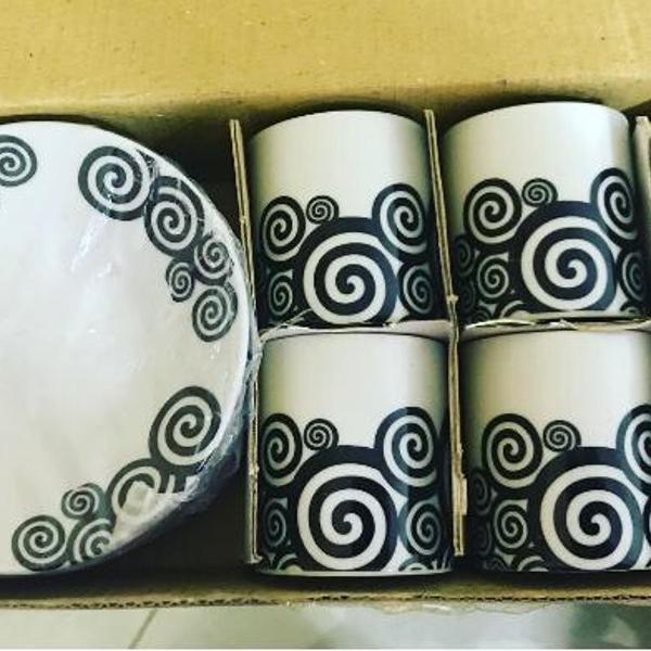 Conjunto de Xícaras Alemãs em Porcelana