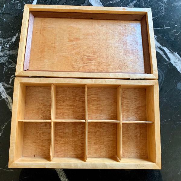 caixa para chá com divisórias em madeira
